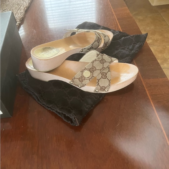 Gucci cross strap sandals - Picture 1 of 8